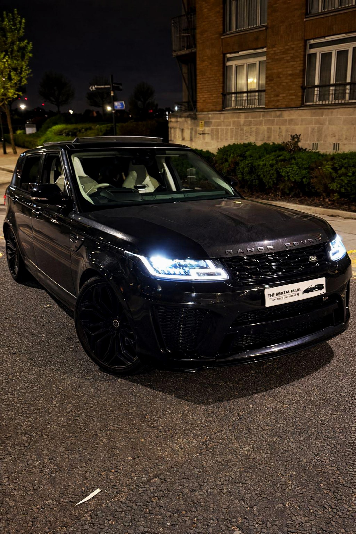 Range Rover Sport SVR · night